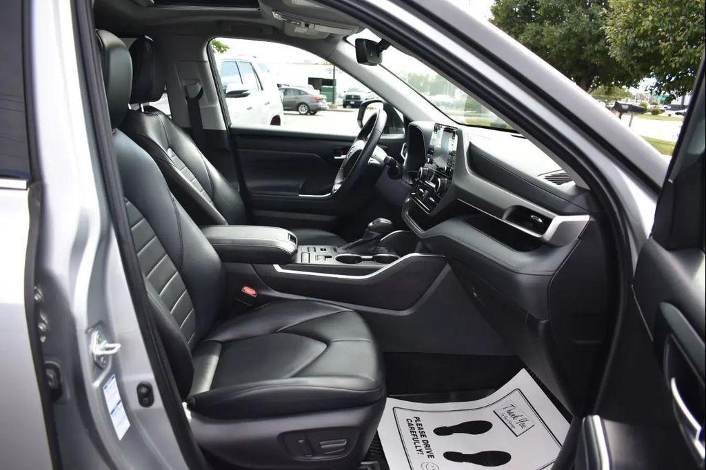 used 2022 Toyota Highlander car, priced at $36,046