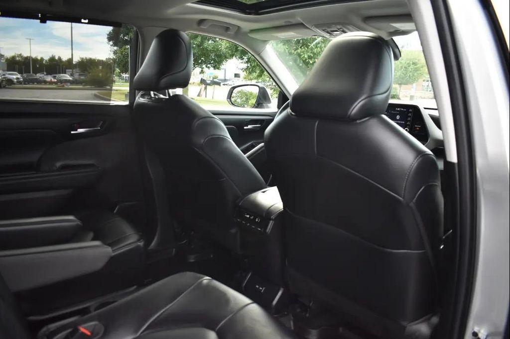 used 2022 Toyota Highlander car, priced at $36,046