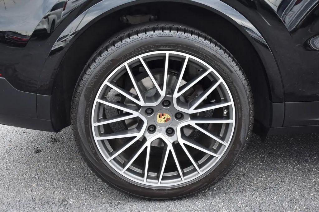 Porsche Cayenne view 73