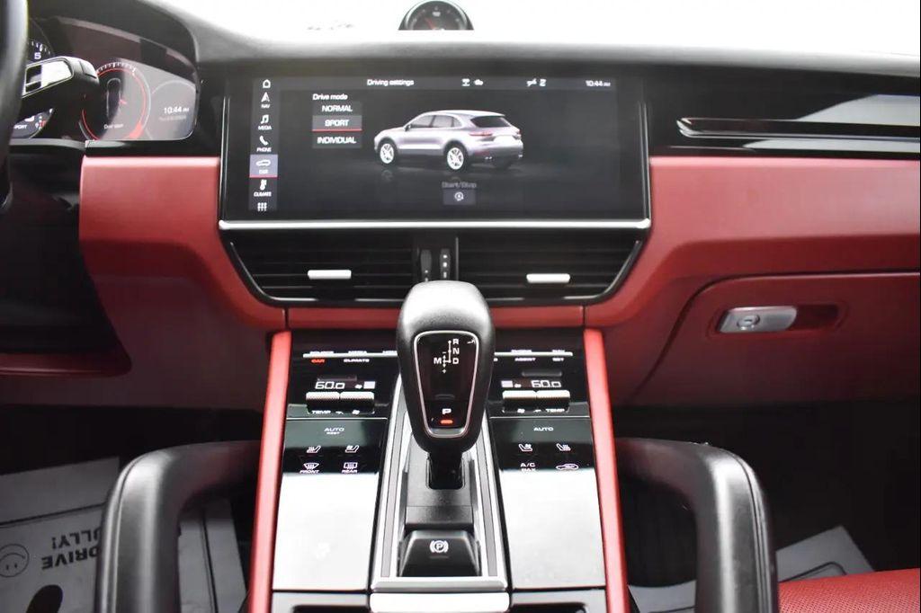 Porsche Cayenne view 30