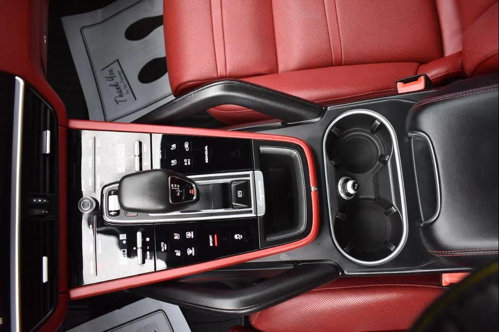 Porsche Cayenne view 41