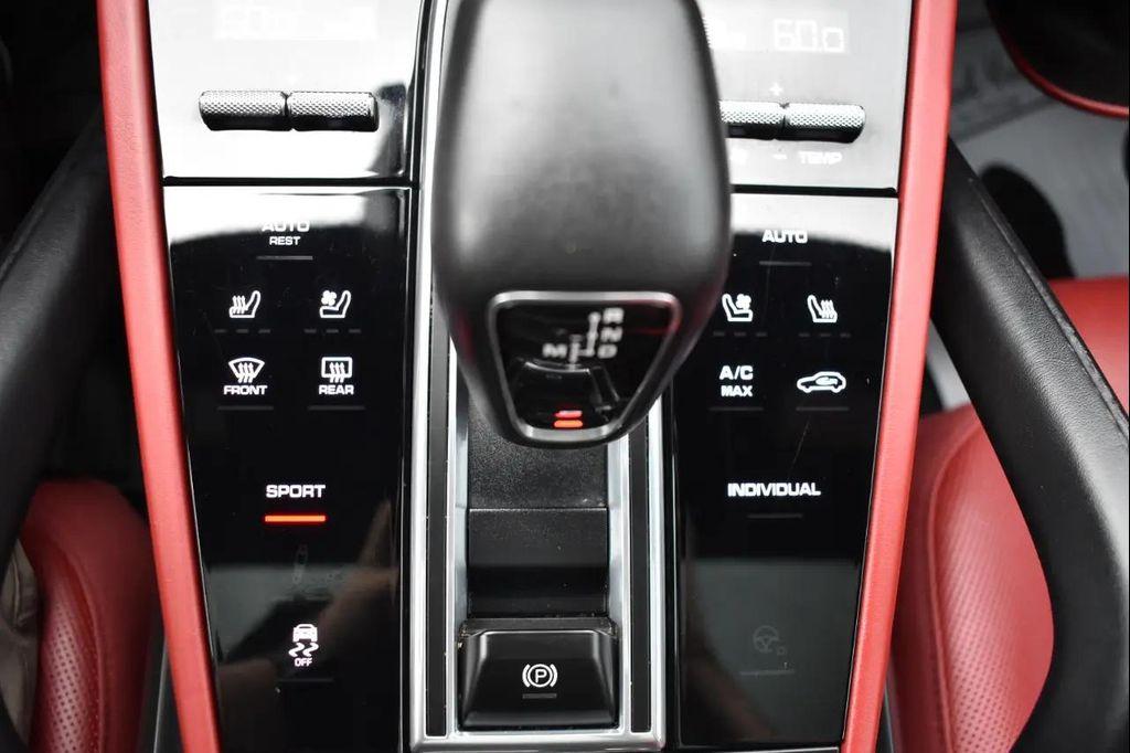 Porsche Cayenne view 43