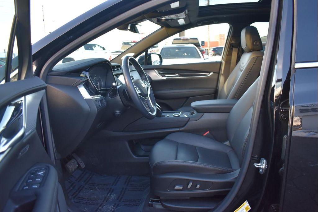 used 2024 Cadillac XT5 car, priced at $38,497