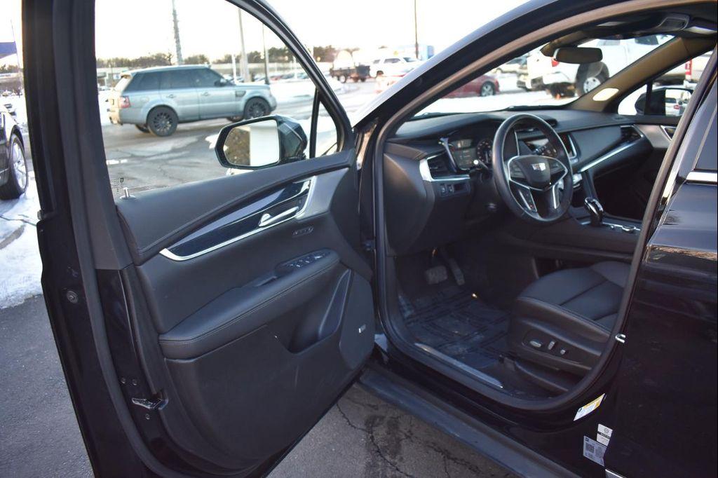used 2024 Cadillac XT5 car, priced at $38,497