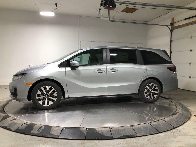 new 2026 Honda Odyssey car, priced at $44,290
