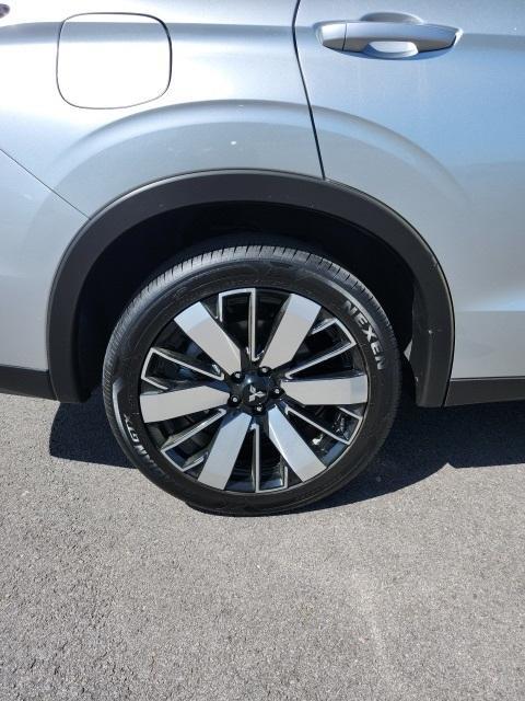 used 2025 Mitsubishi Outlander car, priced at $28,999