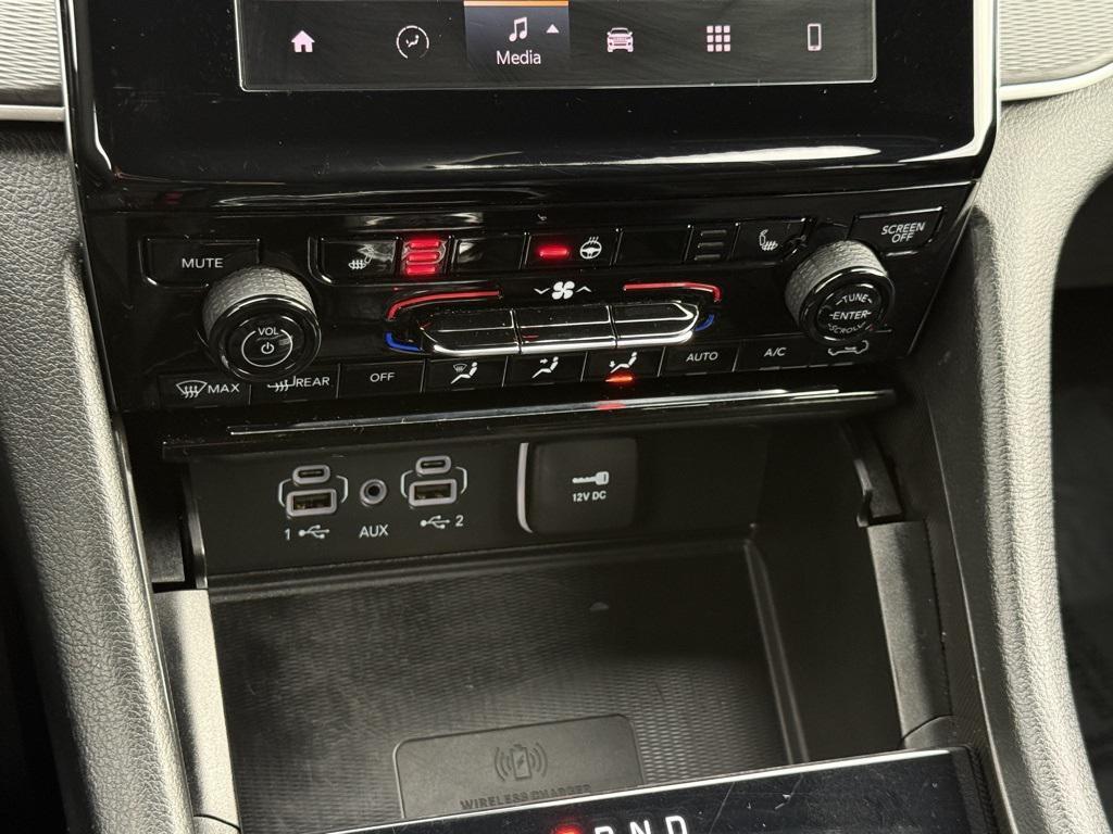 used 2024 Jeep Grand Cherokee L car, priced at $32,402