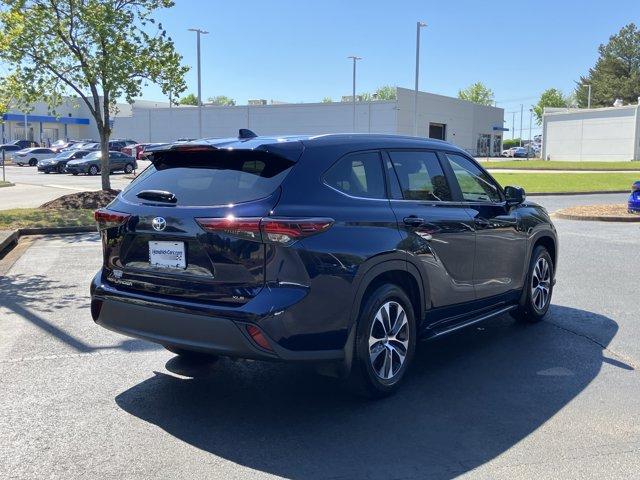 used 2025 Toyota Highlander car, priced at $43,908