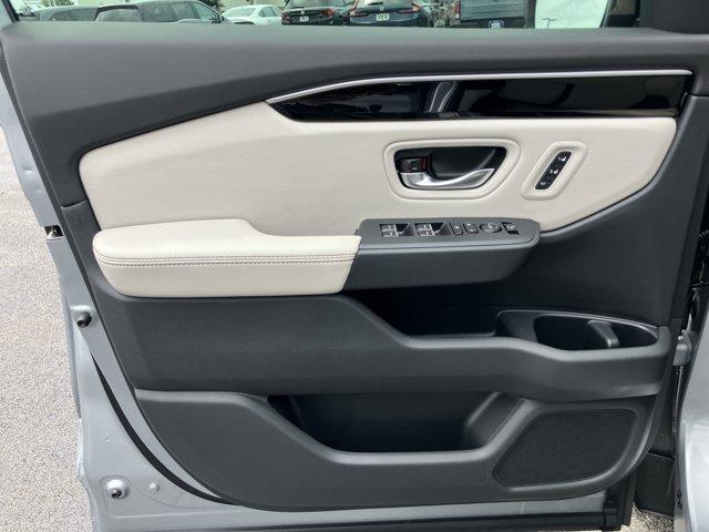 new 2026 Honda Pilot car, priced at $43,419
