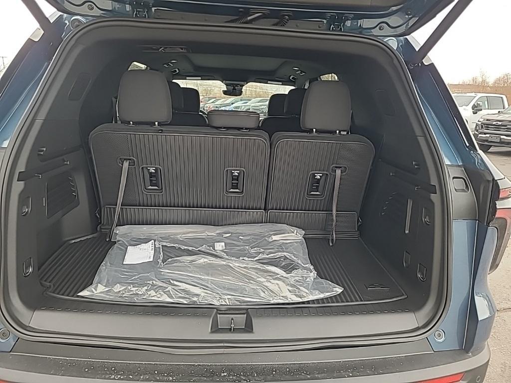 new 2026 Chevrolet Traverse car, priced at $47,171