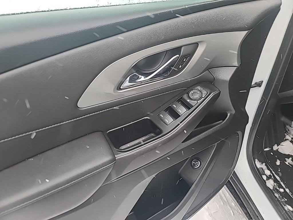 used 2023 Chevrolet Traverse car, priced at $23,900
