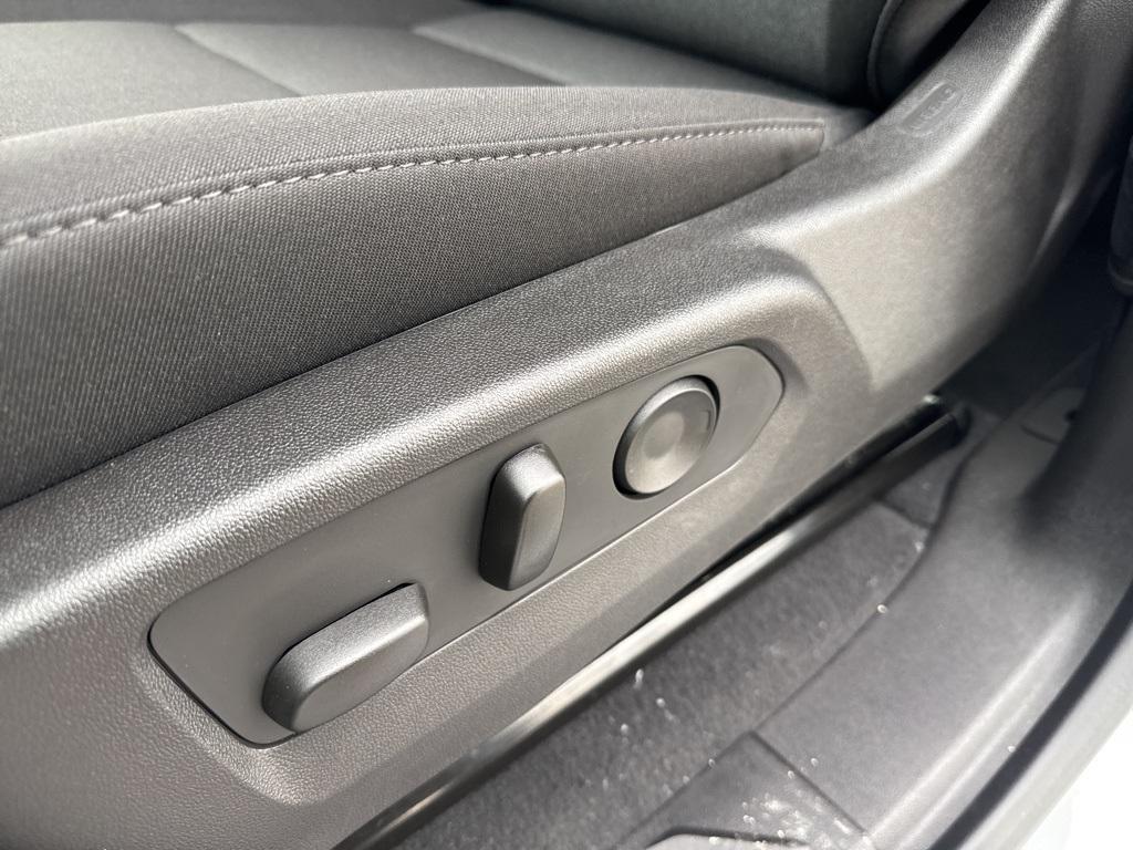 new 2025 Chevrolet Colorado car, priced at $31,560