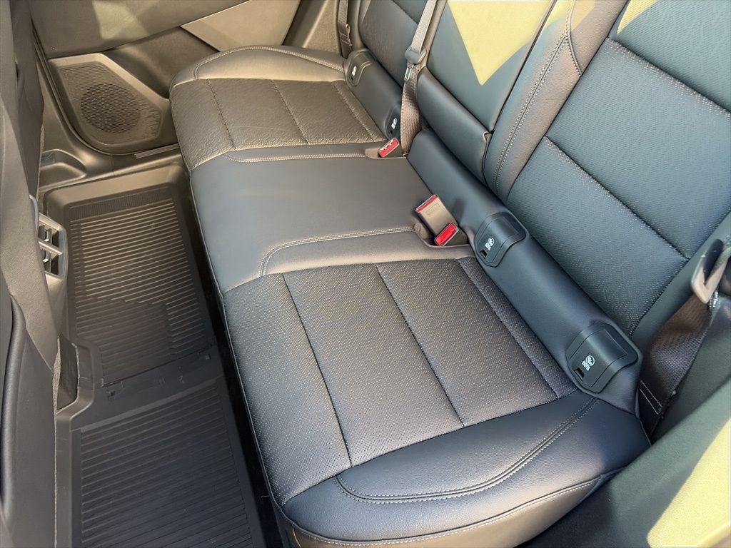 new 2026 Chevrolet Equinox car, priced at $33,633