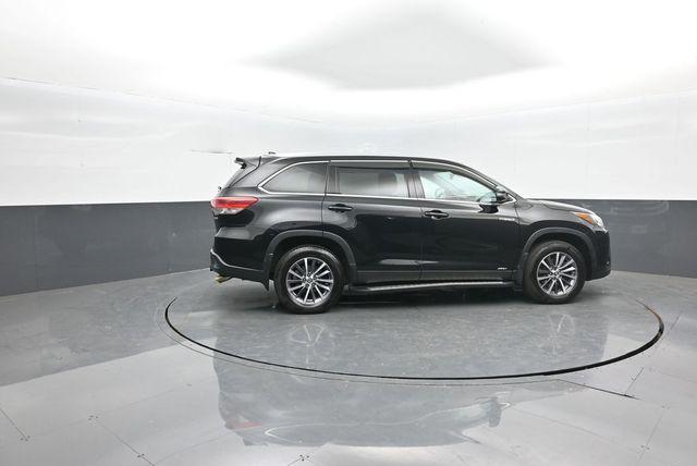 used 2019 Toyota Highlander Hybrid car, priced at $27,752
