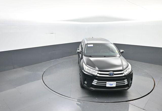 used 2019 Toyota Highlander Hybrid car, priced at $27,752