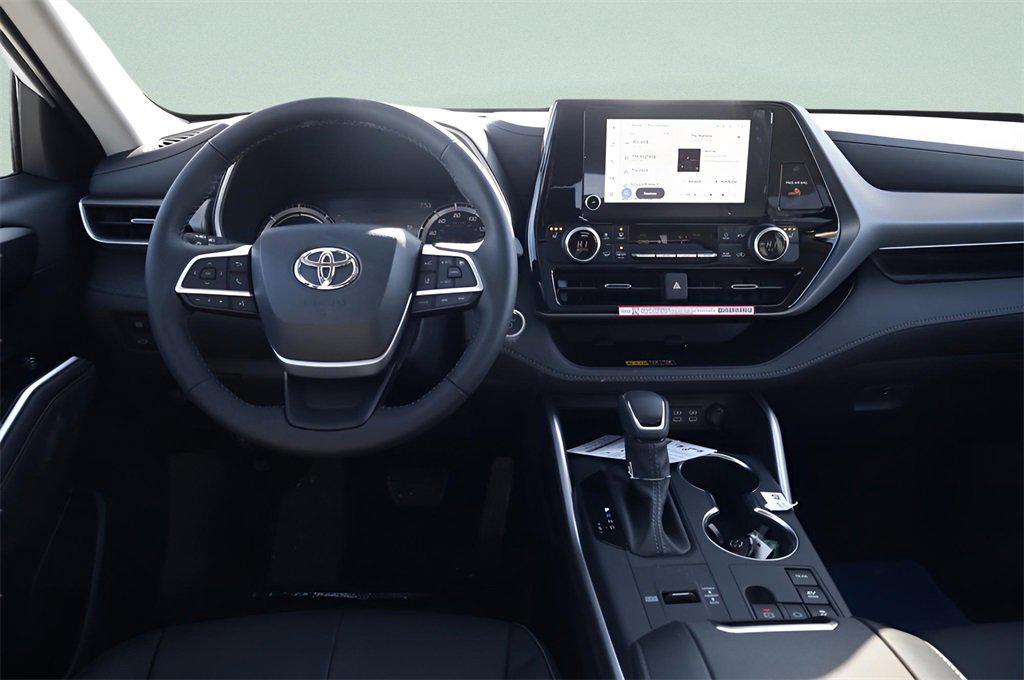 new 2026 Toyota Highlander Hybrid car, priced at $49,768