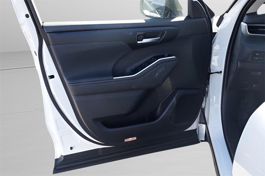 new 2026 Toyota Highlander Hybrid car, priced at $49,768