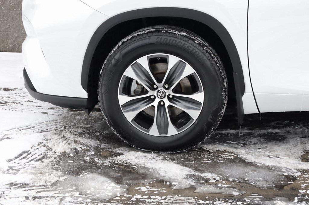 used 2022 Toyota Highlander car, priced at $37,925