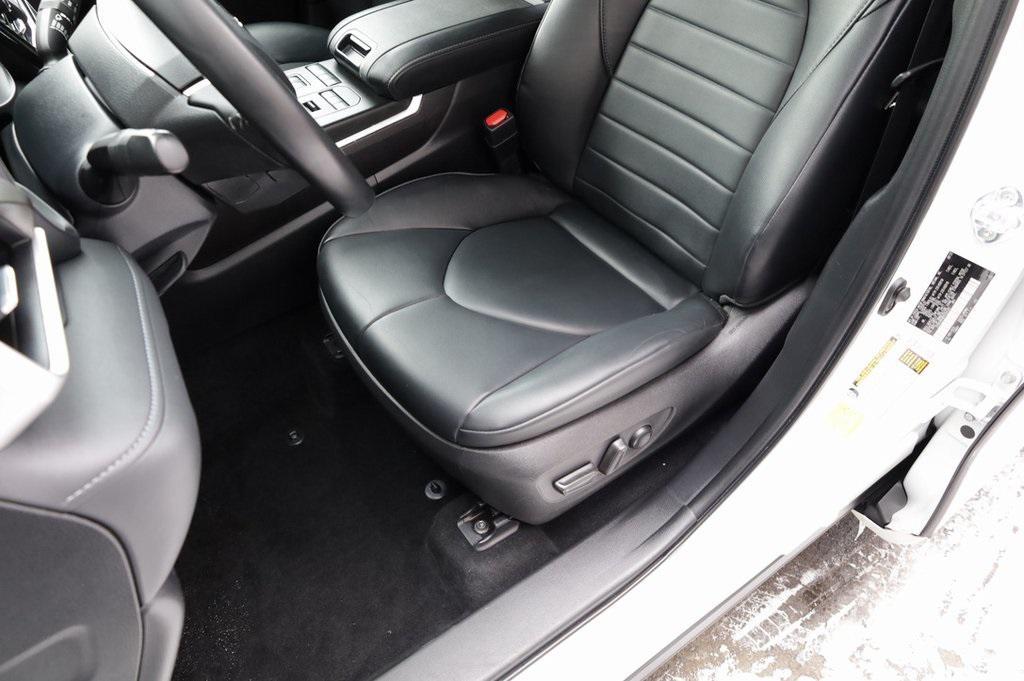 used 2022 Toyota Highlander car, priced at $37,925