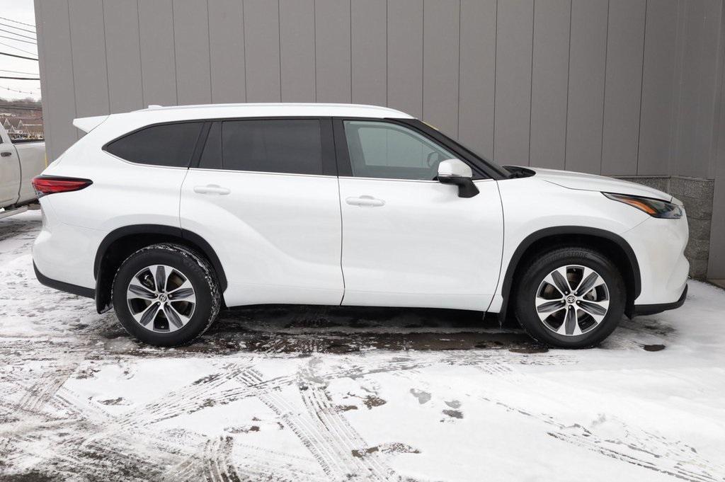 used 2022 Toyota Highlander car, priced at $37,925