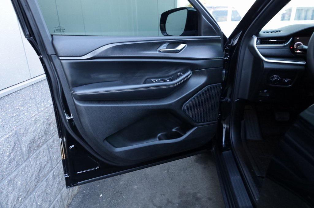 used 2023 Jeep Grand Cherokee car, priced at $33,925