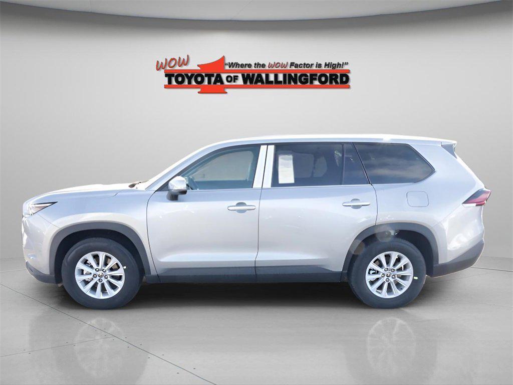 new 2026 Toyota Highlander Hybrid car, priced at $49,663