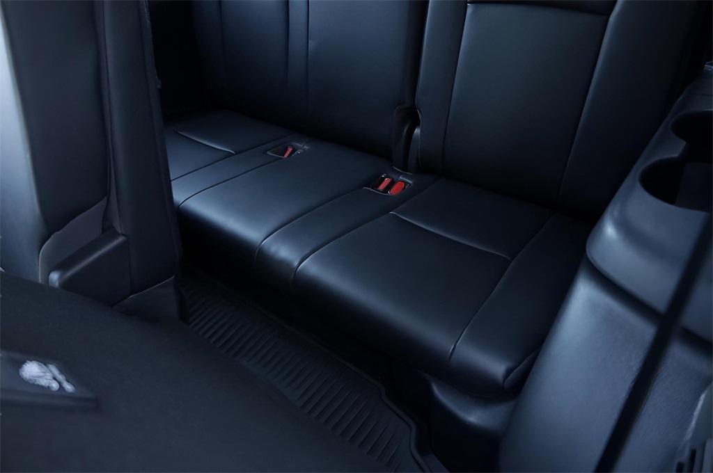 used 2022 Toyota Highlander car, priced at $37,525