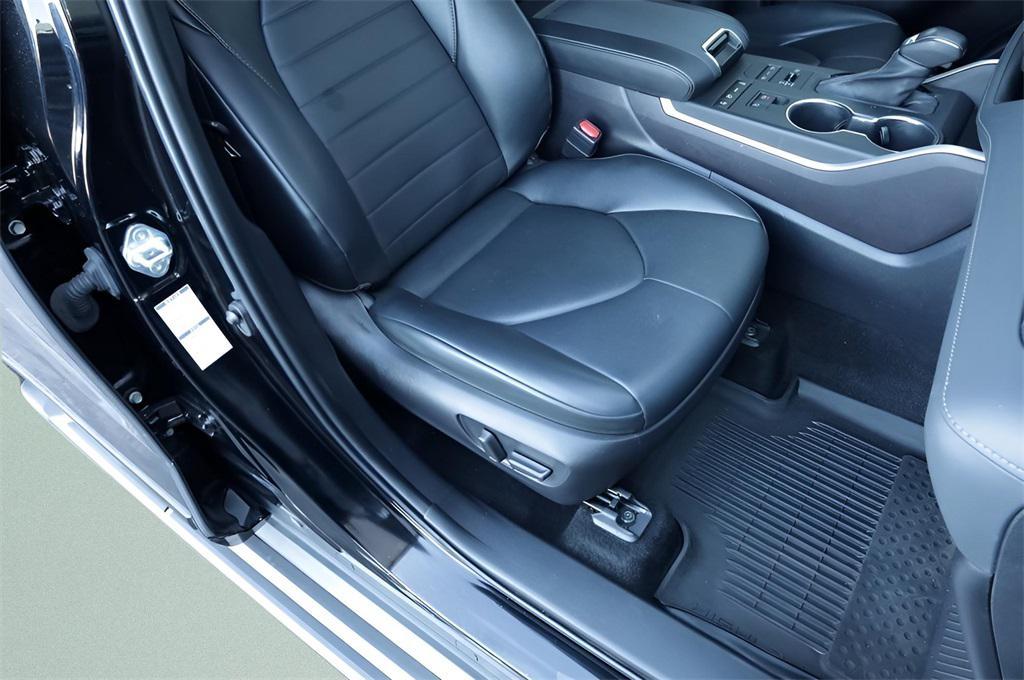 used 2022 Toyota Highlander car, priced at $37,525