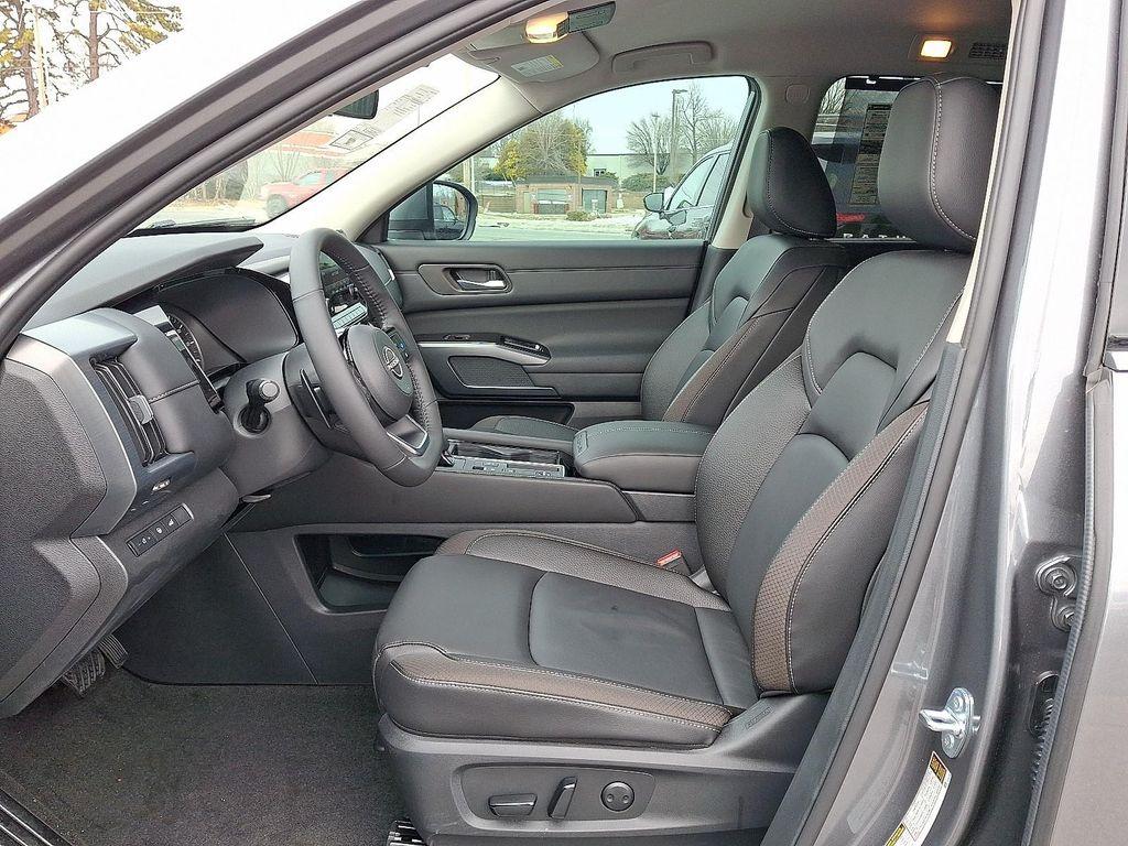 new 2025 Nissan Pathfinder car, priced at $40,479