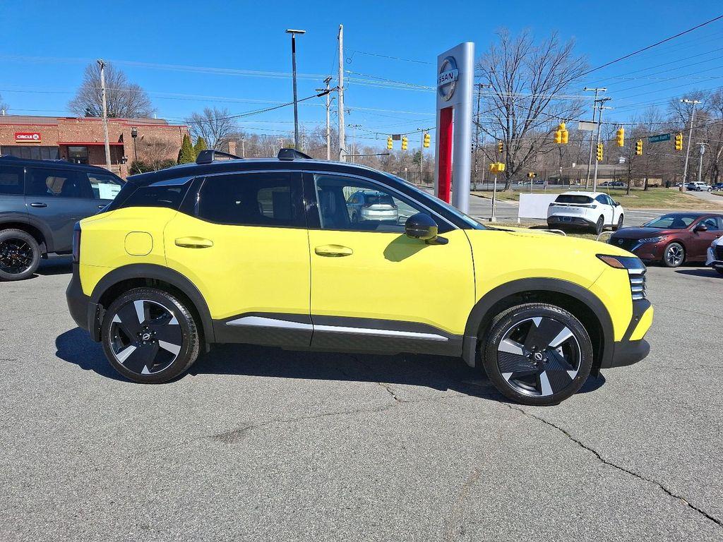 new 2025 Nissan Kicks car, priced at $29,979