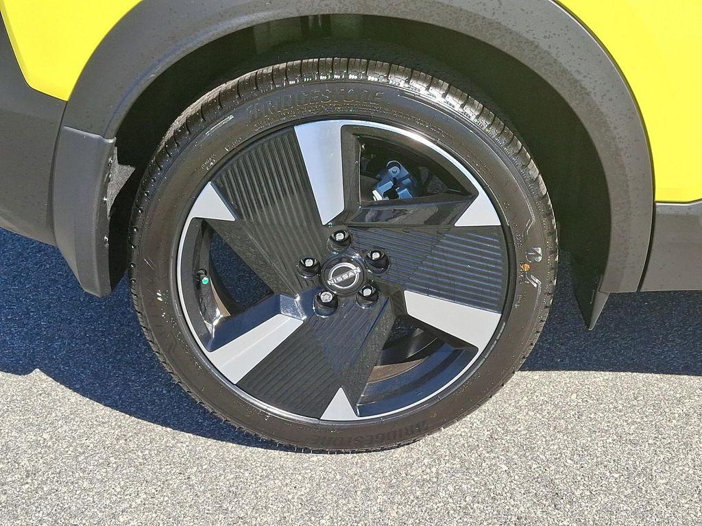 new 2025 Nissan Kicks car, priced at $29,979