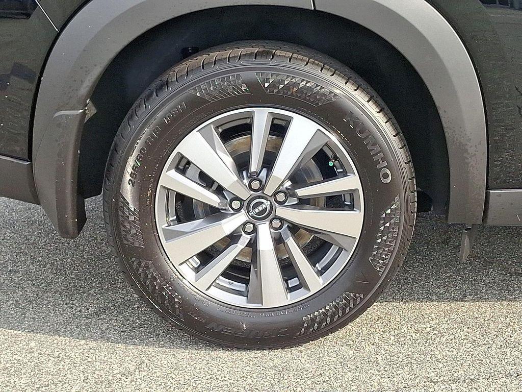 new 2025 Nissan Pathfinder car, priced at $39,979