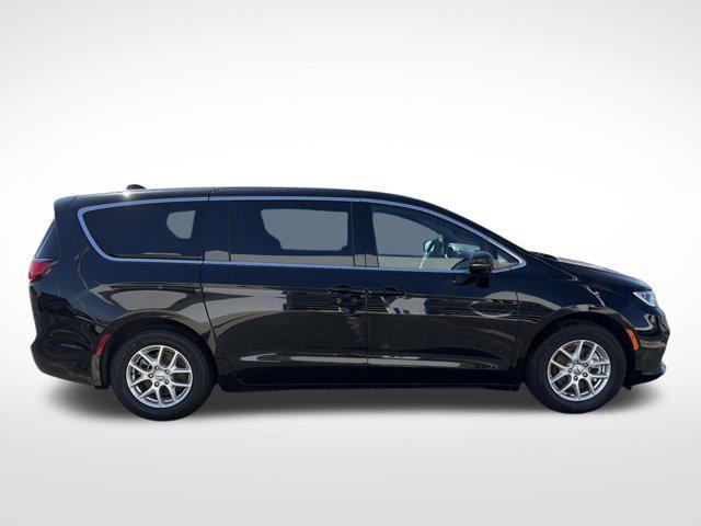 used 2025 Chrysler Pacifica car, priced at $30,679