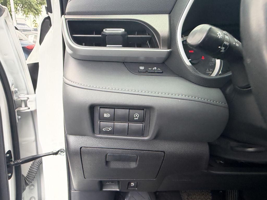 used 2023 Toyota Highlander car, priced at $34,988