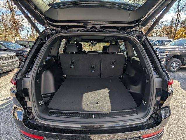 new 2025 Jeep Grand Cherokee car, priced at $43,107