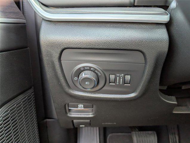 new 2025 Jeep Grand Cherokee car, priced at $43,107