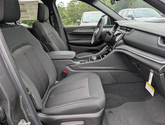new 2025 Jeep Grand Cherokee car, priced at $34,927