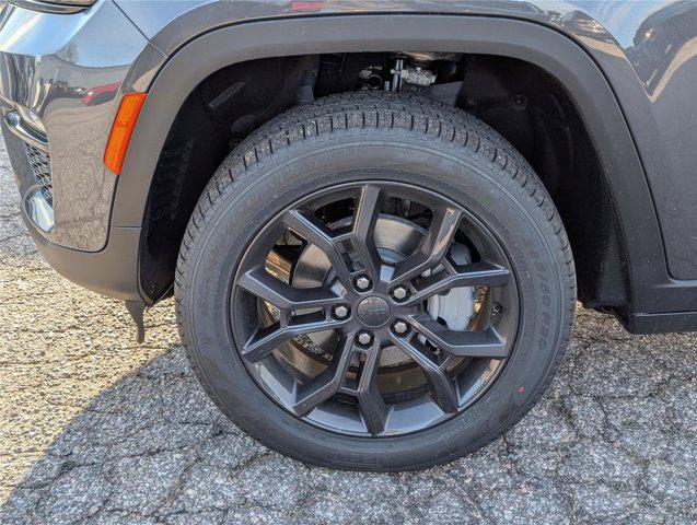 new 2025 Jeep Grand Cherokee car, priced at $43,722
