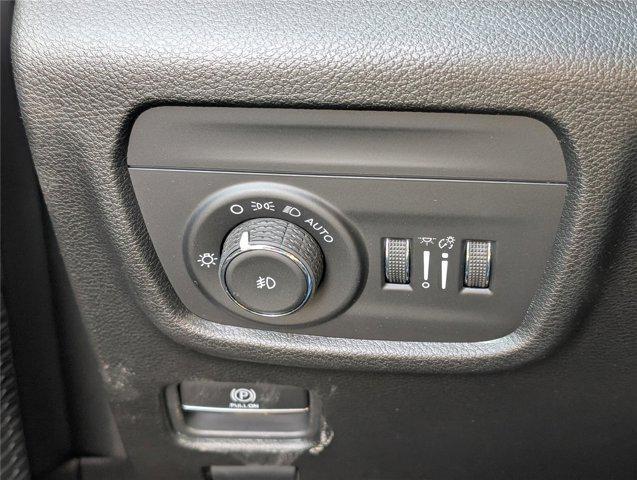 new 2025 Jeep Grand Cherokee car, priced at $43,722