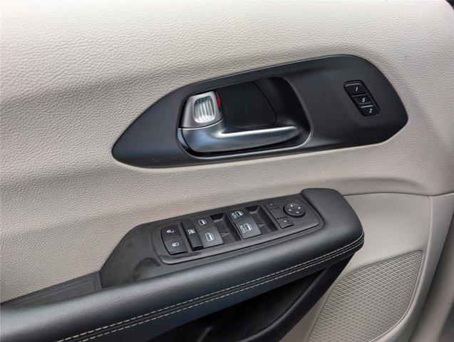 used 2023 Chrysler Pacifica car, priced at $22,000