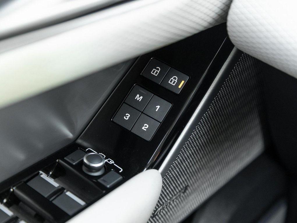 used 2022 Land Rover Range Rover Velar car, priced at $35,490