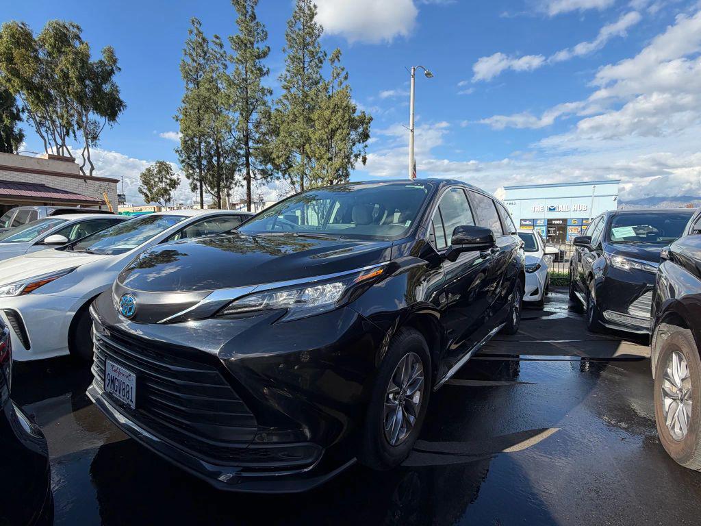 used 2024 Toyota Sienna car, priced at $33,888
