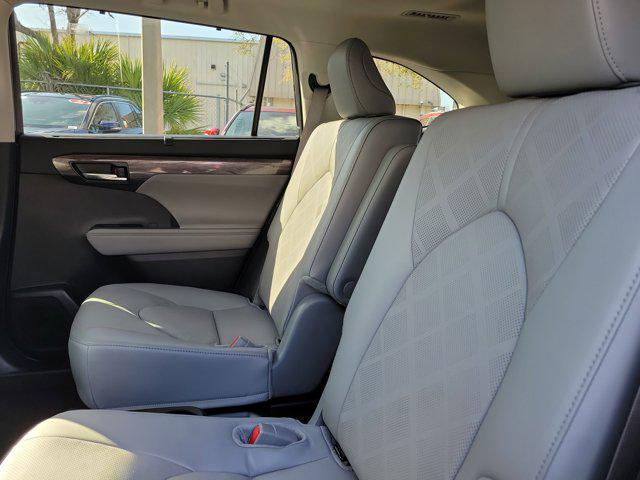 used 2024 Toyota Highlander car, priced at $43,622