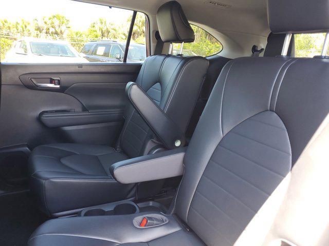 used 2022 Toyota Highlander Hybrid car, priced at $30,500