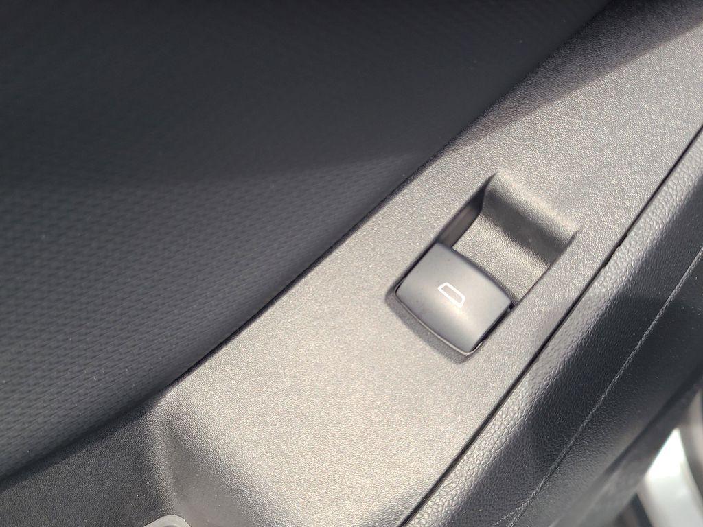 used 2025 Chevrolet Equinox car, priced at $22,456