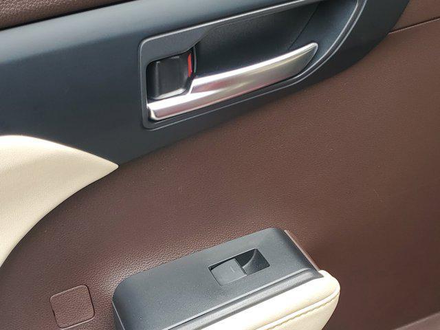 used 2020 Toyota Highlander Hybrid car, priced at $31,624