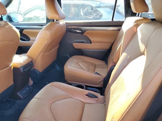 used 2022 Toyota Highlander car, priced at $36,013