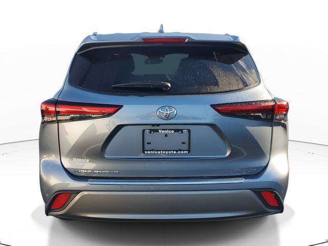 used 2022 Toyota Highlander car, priced at $36,013