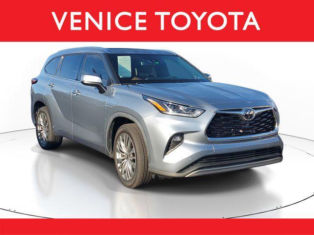 used 2022 Toyota Highlander car, priced at $36,013