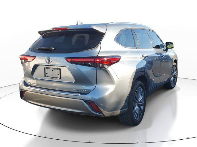 used 2022 Toyota Highlander car, priced at $36,013